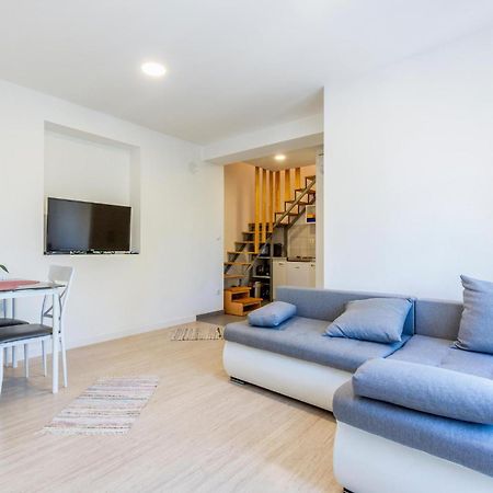 Gorgeous Apartment In Omis With Kitchen Esterno foto