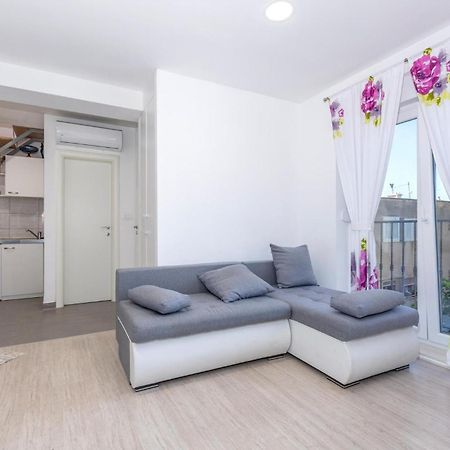 Gorgeous Apartment In Omis With Kitchen Esterno foto