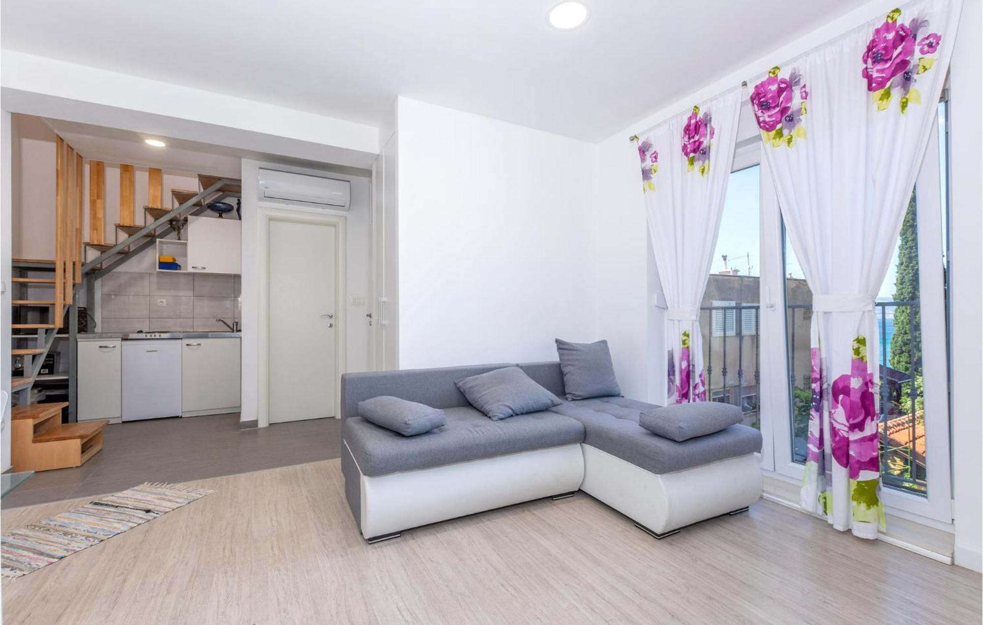 Gorgeous Apartment In Omis With Kitchen Esterno foto